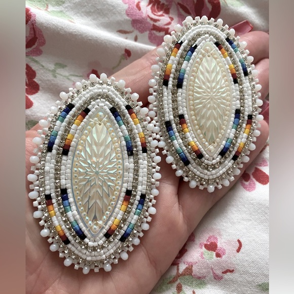 Gorgeous Indigenous made beaded auntie earrings 💛 ❤️ 🖤 - Picture 1 of 6